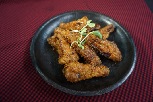 TOSS WINGS WITH BBQ SAUCE